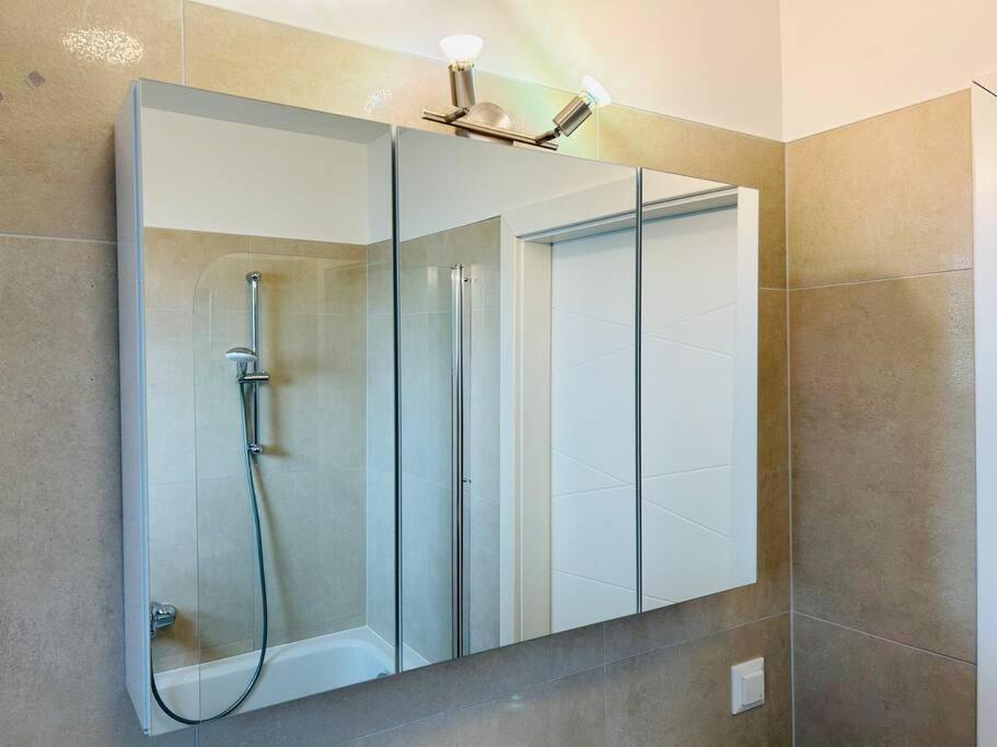Sunny Modern Apartment With Balcony - Free Parking Відень Екстер'єр фото