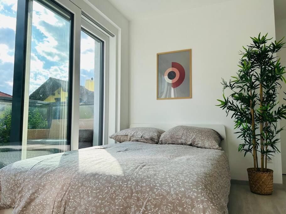 Sunny Modern Apartment With Balcony - Free Parking Відень Екстер'єр фото