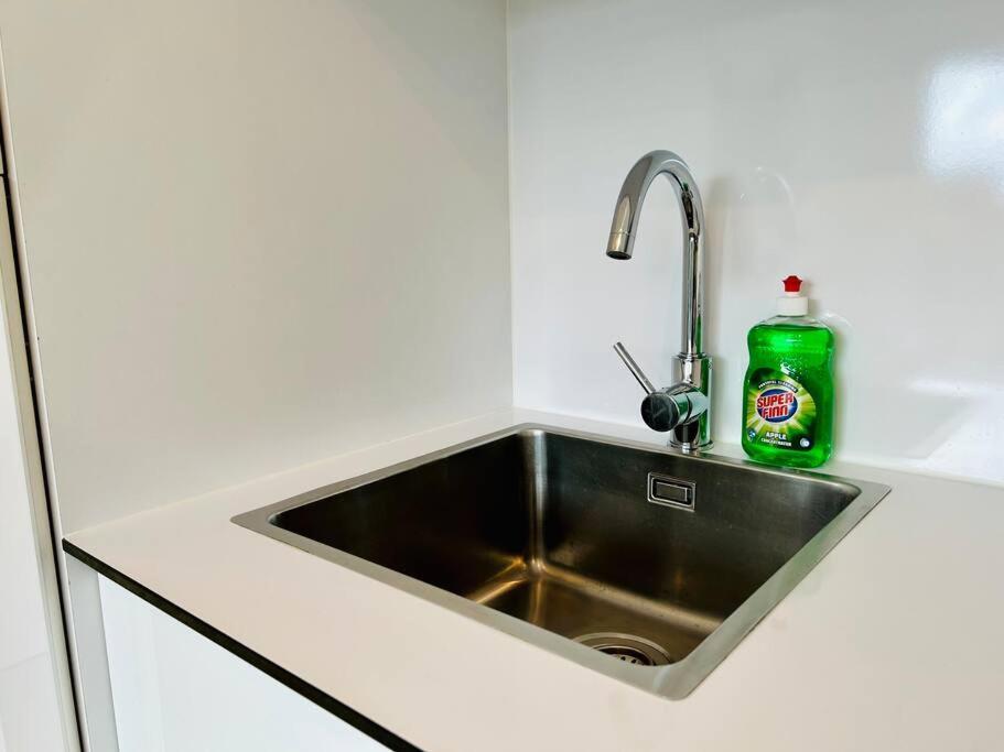 Sunny Modern Apartment With Balcony - Free Parking Відень Екстер'єр фото