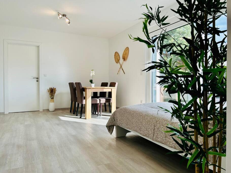 Sunny Modern Apartment With Balcony - Free Parking Відень Екстер'єр фото
